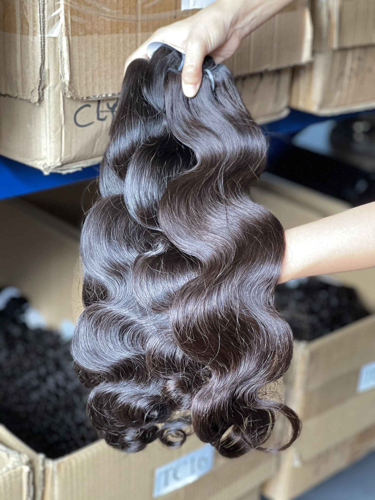 QWB Queen Weave Beauty - Detailed texture verification macro photography documenting premium virgin human hair. Close inspection reveals uniform curl formation throughout entire strand length from weft edge through tip ends, confirming consistent steam processing during manufacturing. Cuticle intact