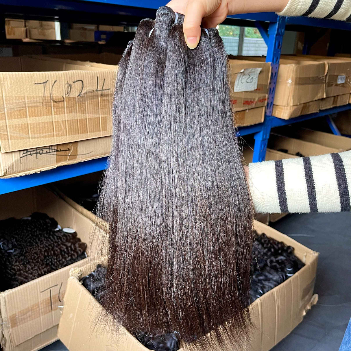 Queen Weave Beauty branding and hair quality seal