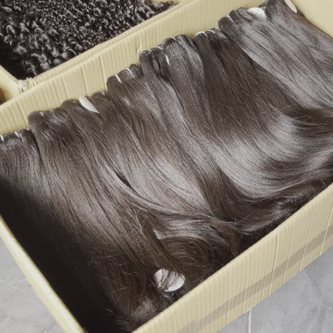 Light Yaki Bundle Close-up Detail - Premium QWB light yaki straight Brazilian virgin hair bundle showing characteristic crimped wavy texture strand-by-strand. Cuticle intact unprocessed virgin human hair demonstrating consistent alignment and smooth weft finish at 98-100g weight. Light yaki texture 