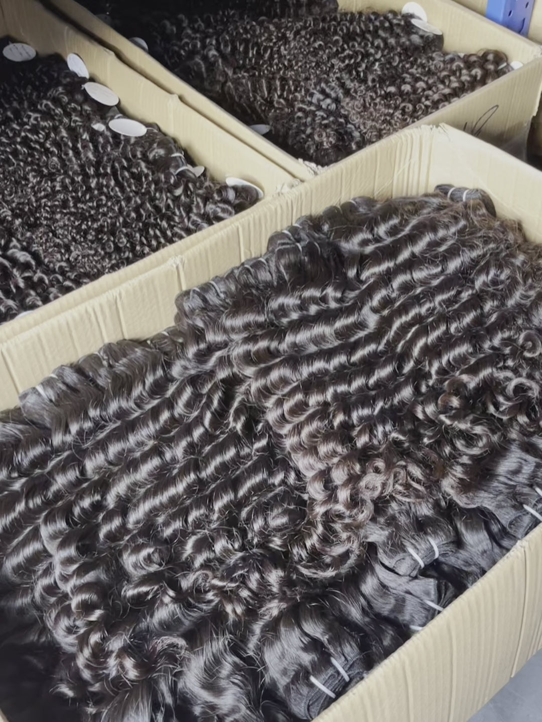 Loose Wave 3 Bundles With 5x5 HD Lace Closure Bundle Deals is available at httpswwwqueenweavecomproductsloosewave3bundles5x5hdlaceclosure Detail-shot-3 View - High-resolution product photography emphasizing premium material quality, precise manufacturing details, and professional finish suitable for